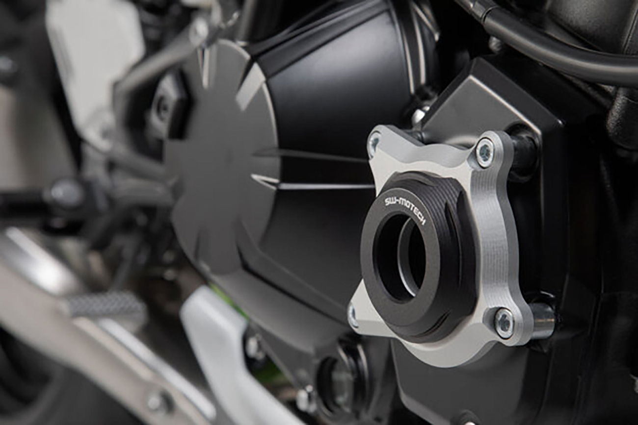 Engine Case Protector - Black/Silver - Kawasaki - Z900 (1)