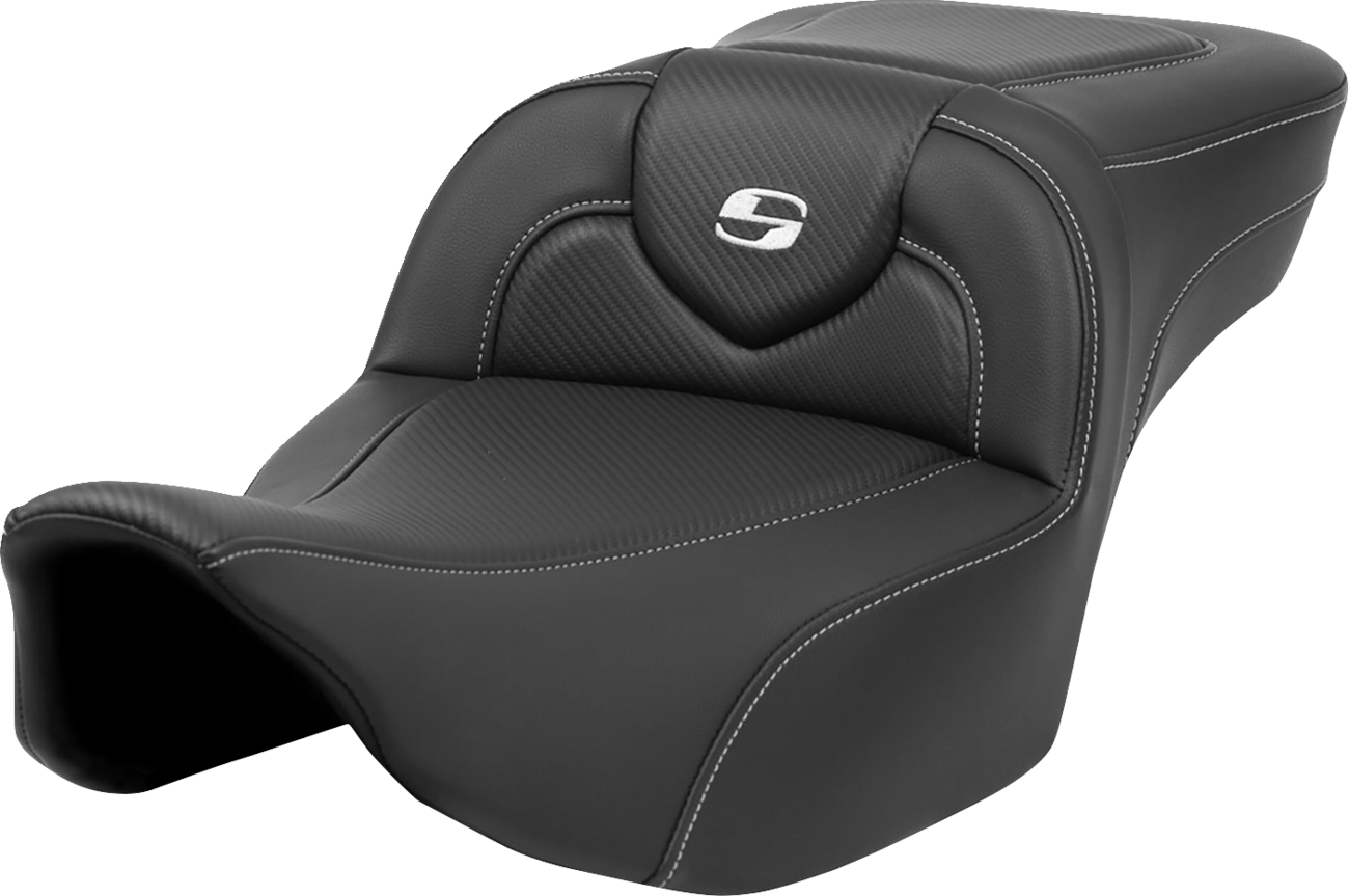 SADDLEMEN Roadsofa™ Extended Reach Seat - Carbon Fiber - Silver Stitch/Silver Logo - no Backrest - FL '23-'24