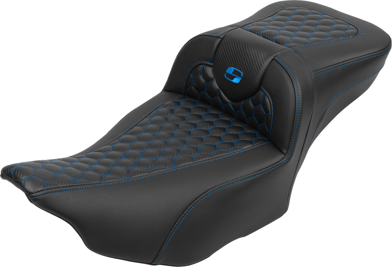 SADDLEMEN Roadsofa™ Extended Reach Seat - with Backrest - Honeycomb - Blue Stitch - FLTR/FLHX '23-'24