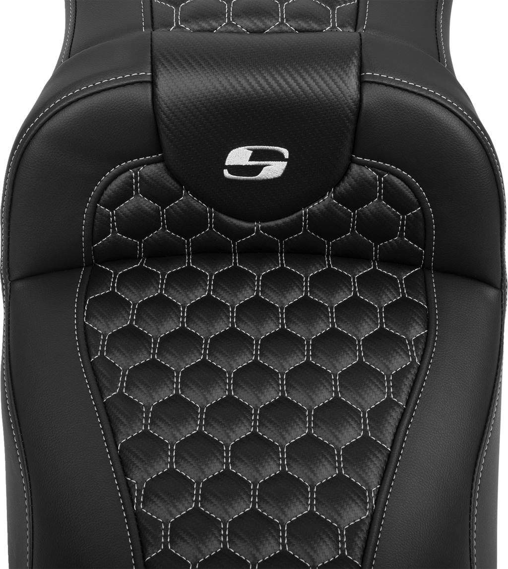 SADDLEMEN Roadsofa™ Extended Reach Seat - with Backrest - Honeycomb - Silver Stitch - FLTR/FLHX '23-'24