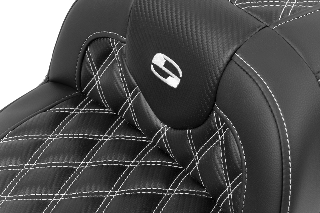 SADDLEMEN RoadSofa™ Seat - without Backrest - Carbon Fiber - Lattice Stitch - White Stitch - FLTR/FLHX '23-'24