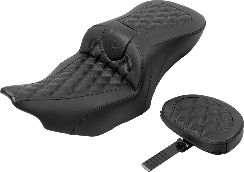 SADDLEMEN RoadSofa™ Seat - with Backrest - Carbon Fiber - Lattice Stitch - FLTR/FLHX '23-'24