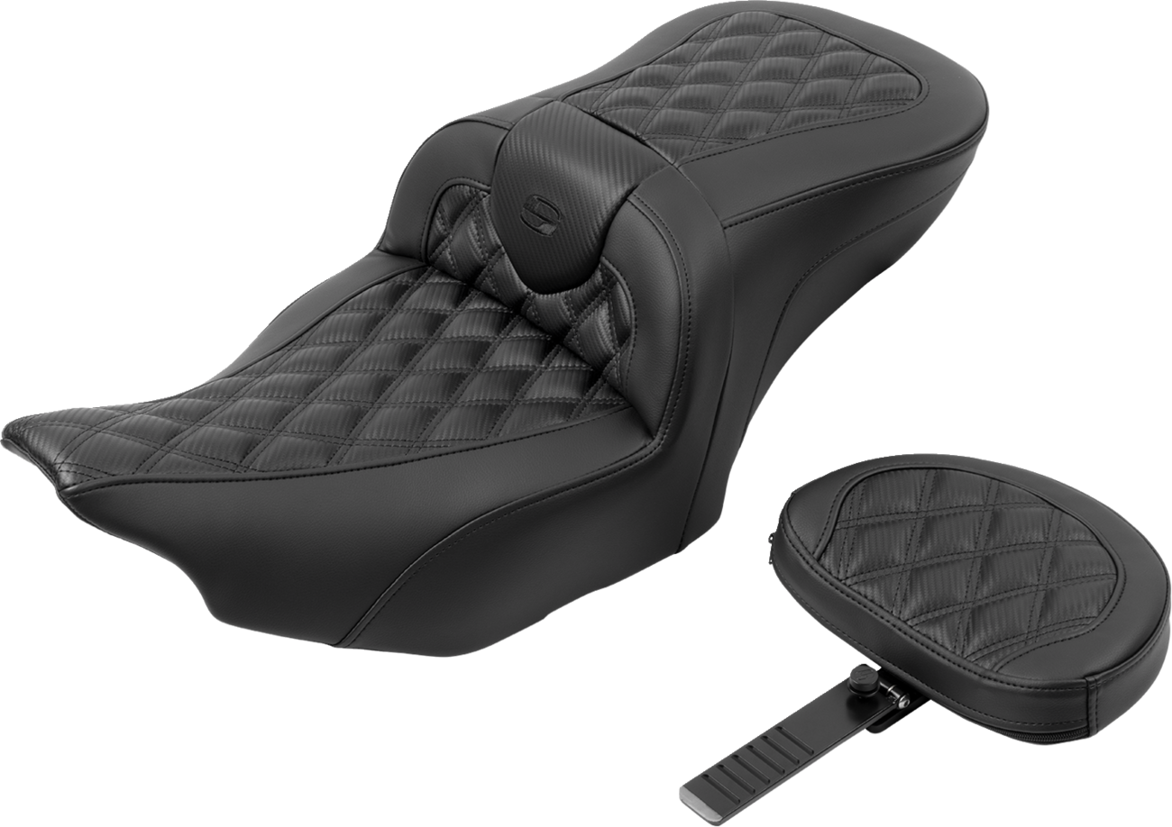 SADDLEMEN RoadSofa™ Seat - with Backrest - Carbon Fiber - Lattice Stitch - FLTR/FLHX '23-'24