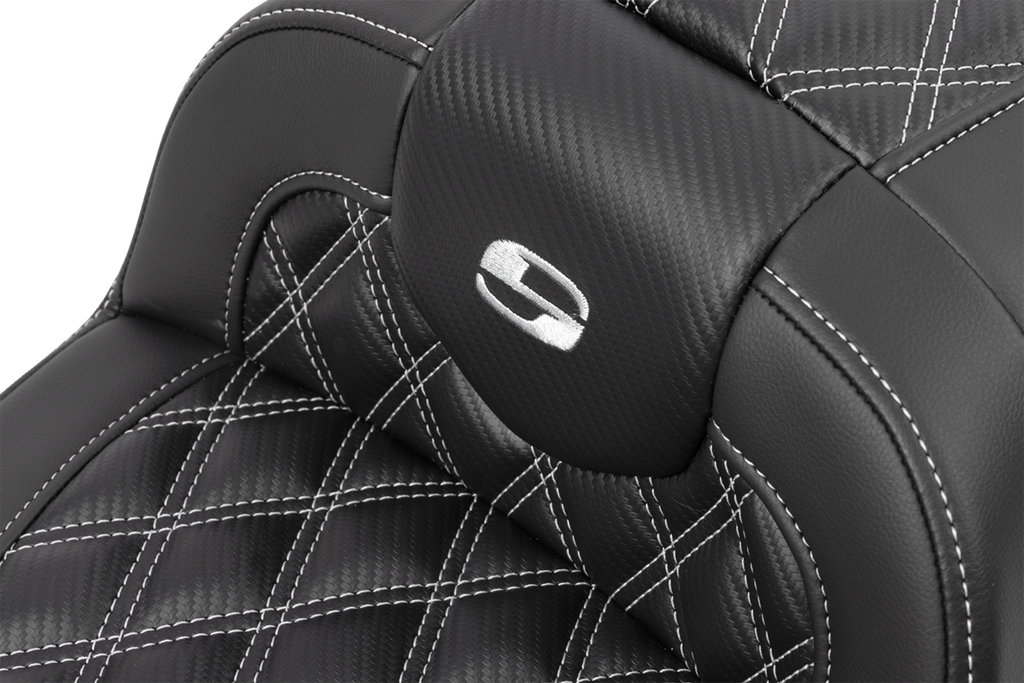 SADDLEMEN RoadSofa™ Seat - with Backrest - Carbon Fiber - Lattice Stitch - Silver Stitch - FLTR/FLHX '23-'24