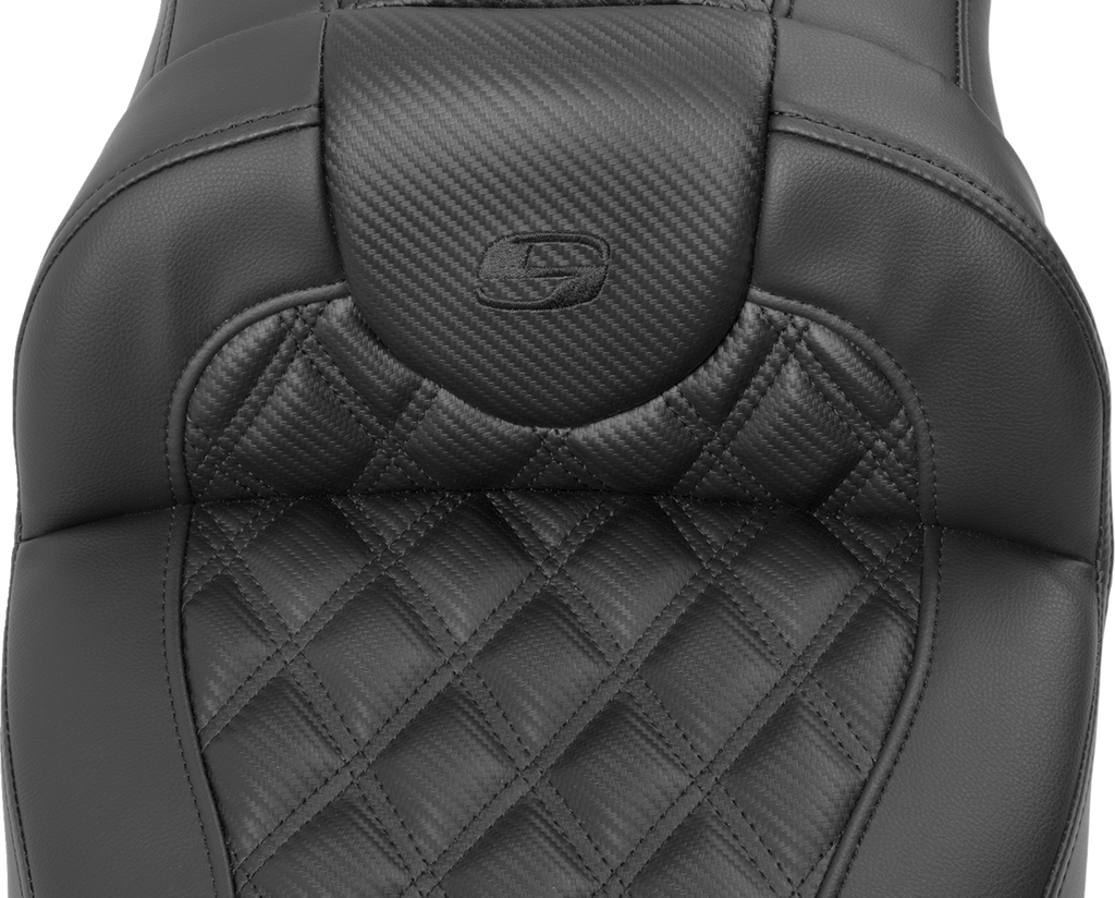 SADDLEMEN Roadsofa™ Extended Reach Seat - with Backrest - Carbon Fiber - Lattice Stitch - FLTR/FLHX '23-'24