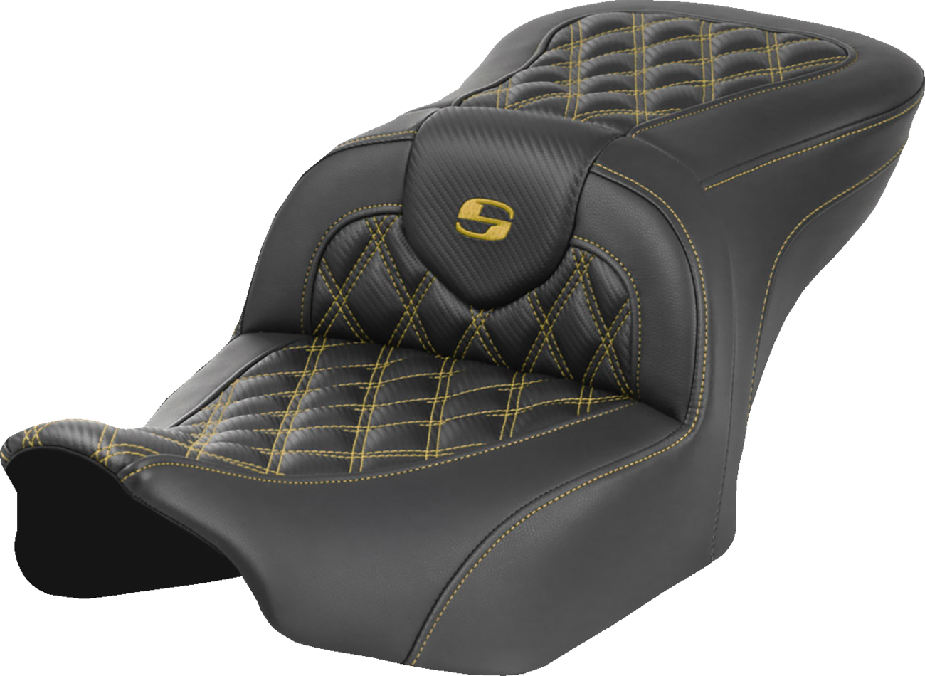 SADDLEMEN Roadsofa™ Seat - Carbon Fiber - without Backrest - Gold Lattice Stitch - FLH/FLT '23-'25