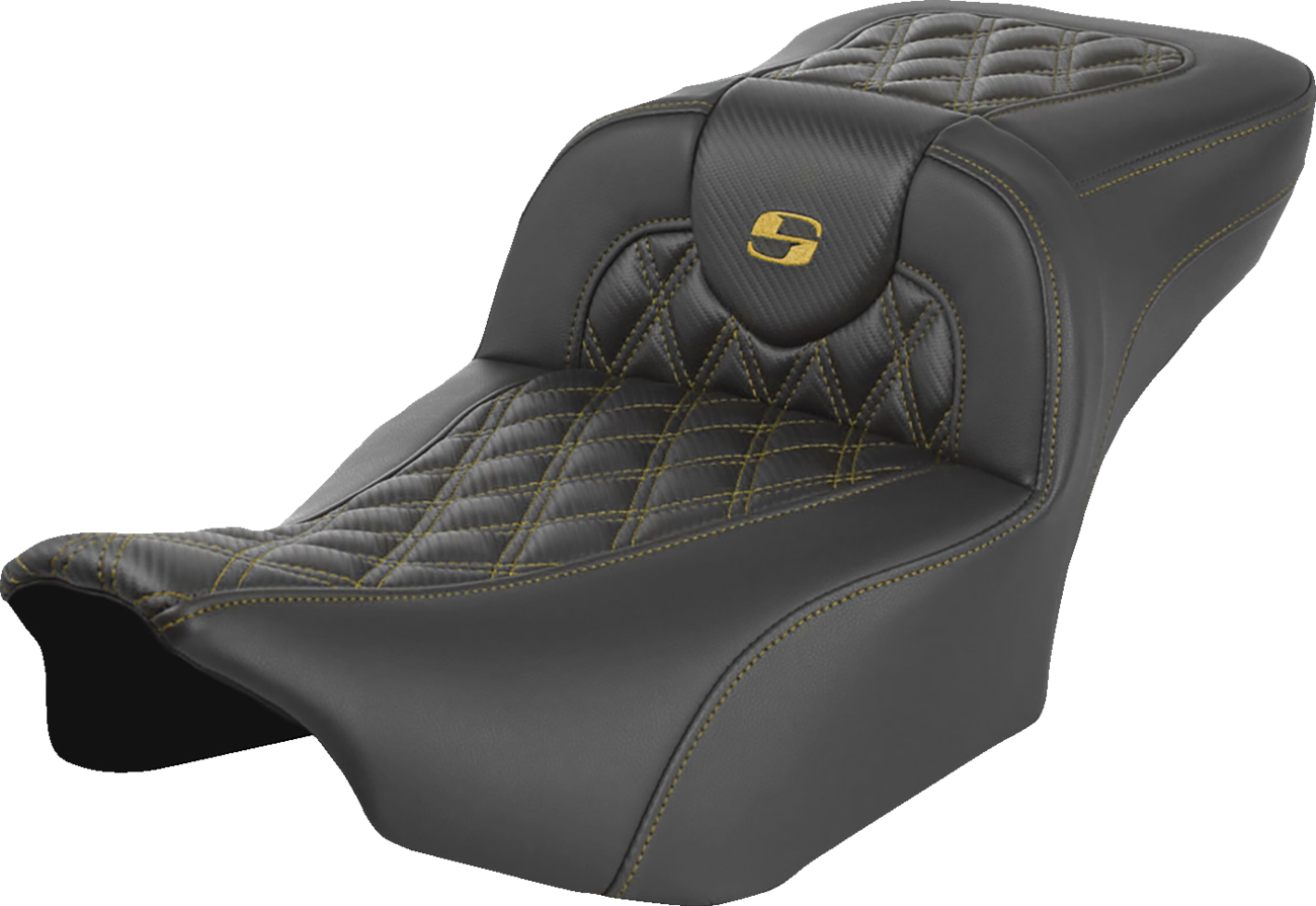 SADDLEMEN Extended Reach Roadsofa™ Seat - Carbon Fiber - without Backrest - Gold Lattice Stitch - FL '23-'25