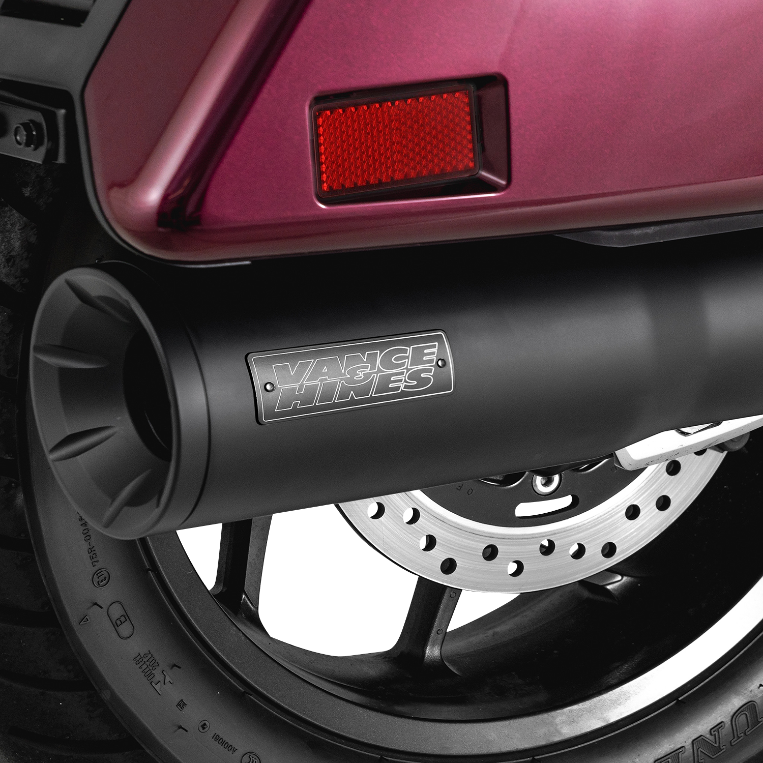 VANCE & HINES Hi-Output Slip-On Muffler