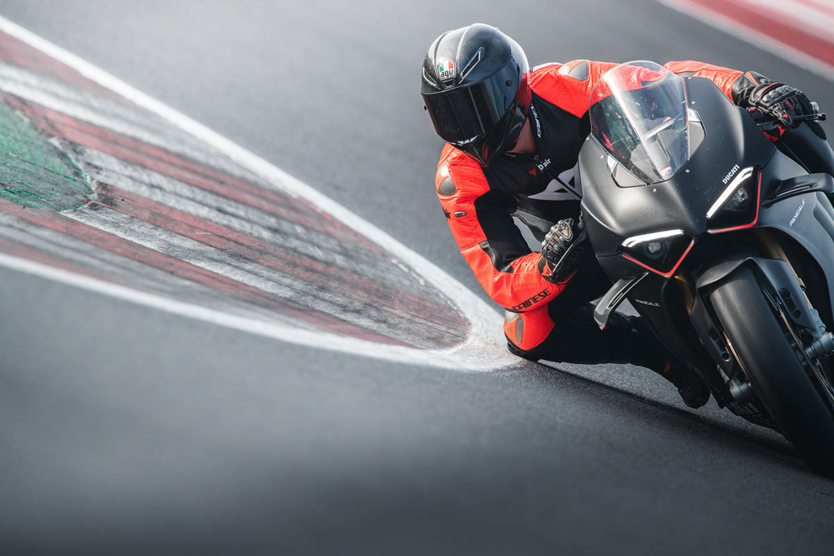 AGV Pista GP RR Helmet - Iridium Carbon (9)